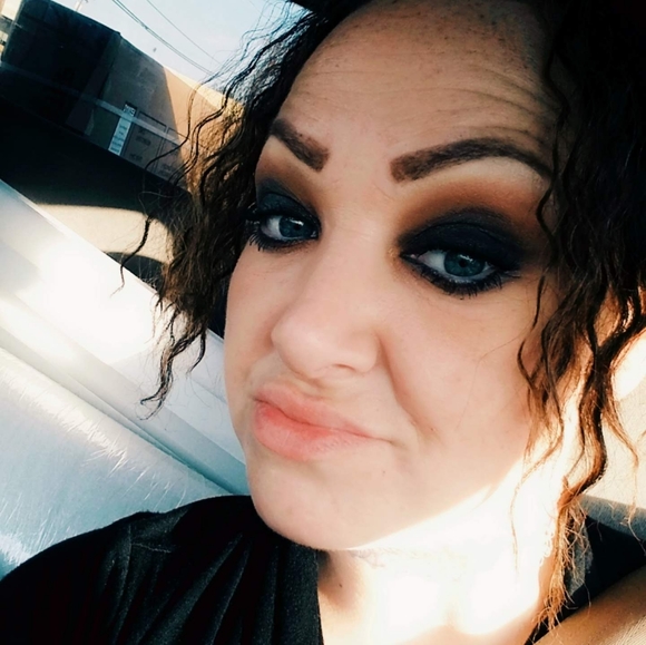 Meet your Posher, Van & April Cook - Picture 4 of 14